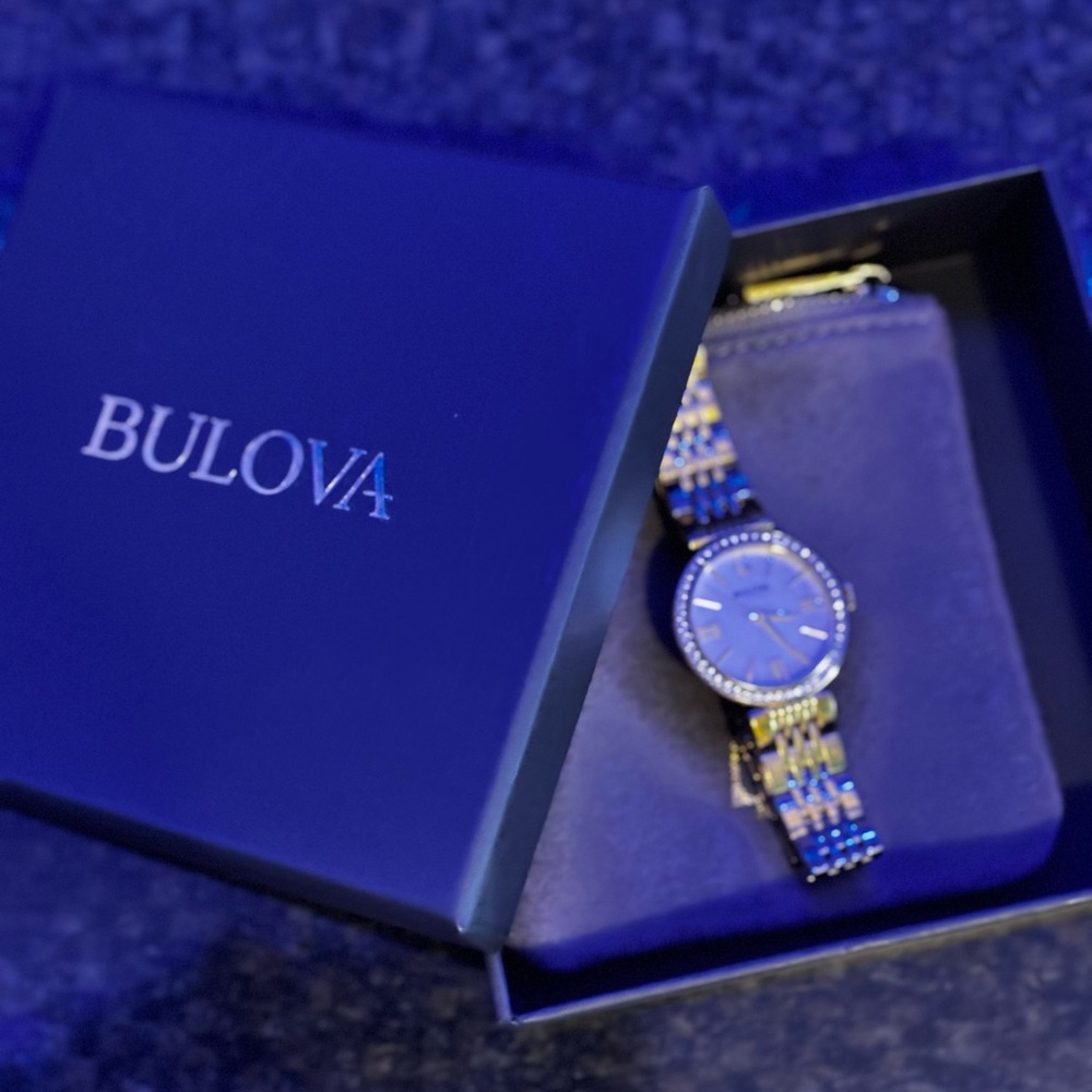 🎁Bulova luxury Gold Watch😎